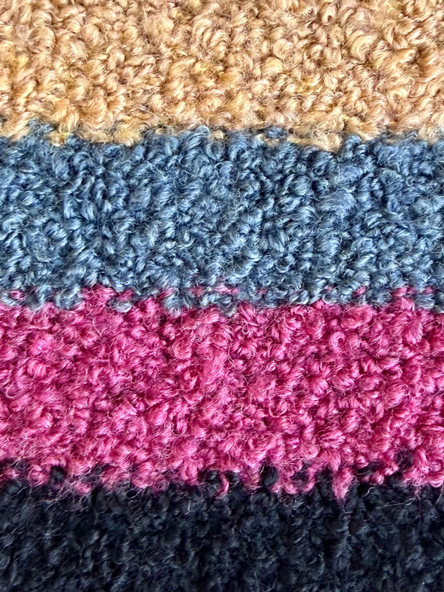 G&G Filati Bouclé 310m/100 g – Merinowolle & Seide Col. Camel foto 3